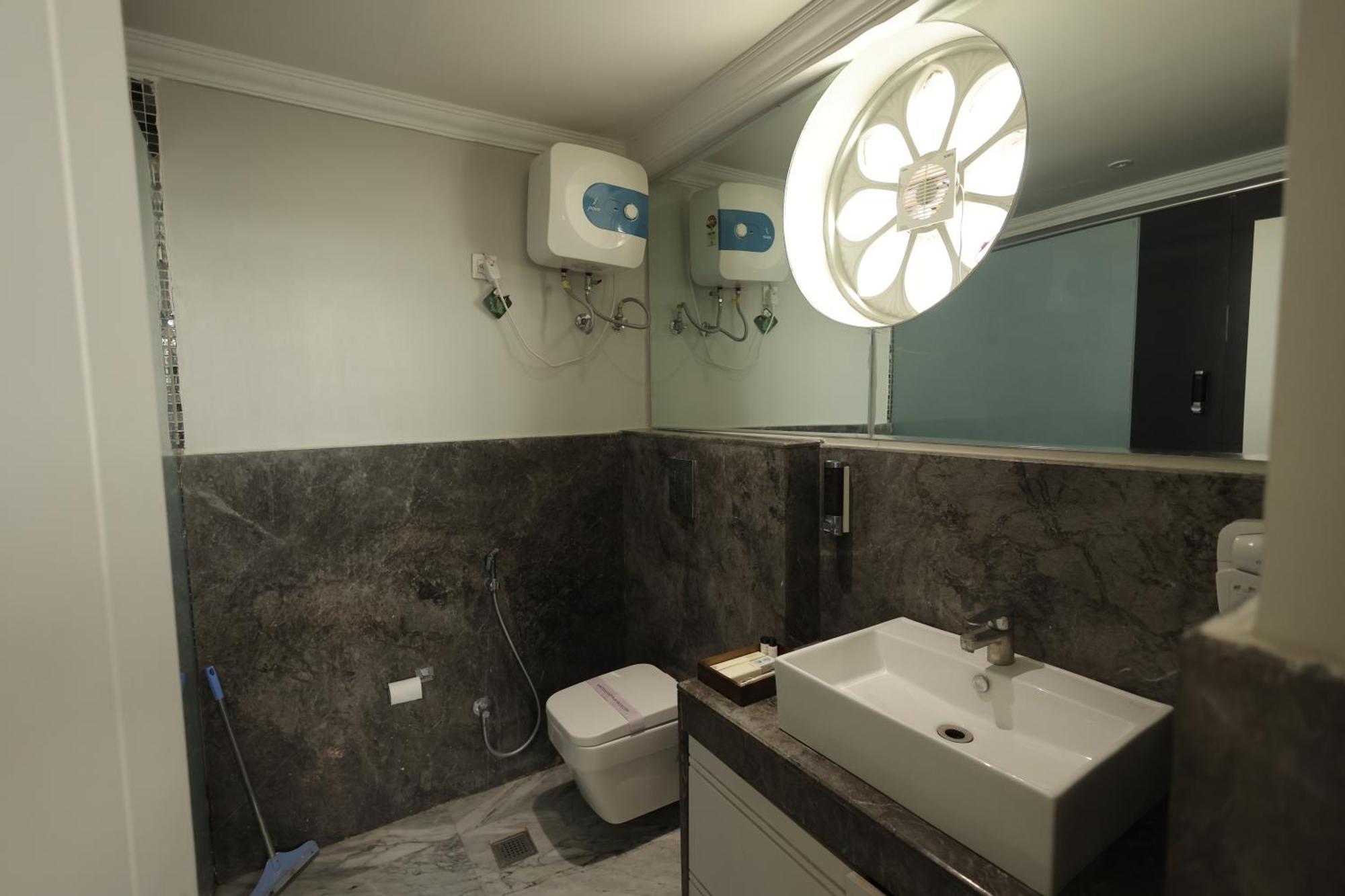 Phoenix - Unmatched Comfort Udaipur Eksteriør bilde