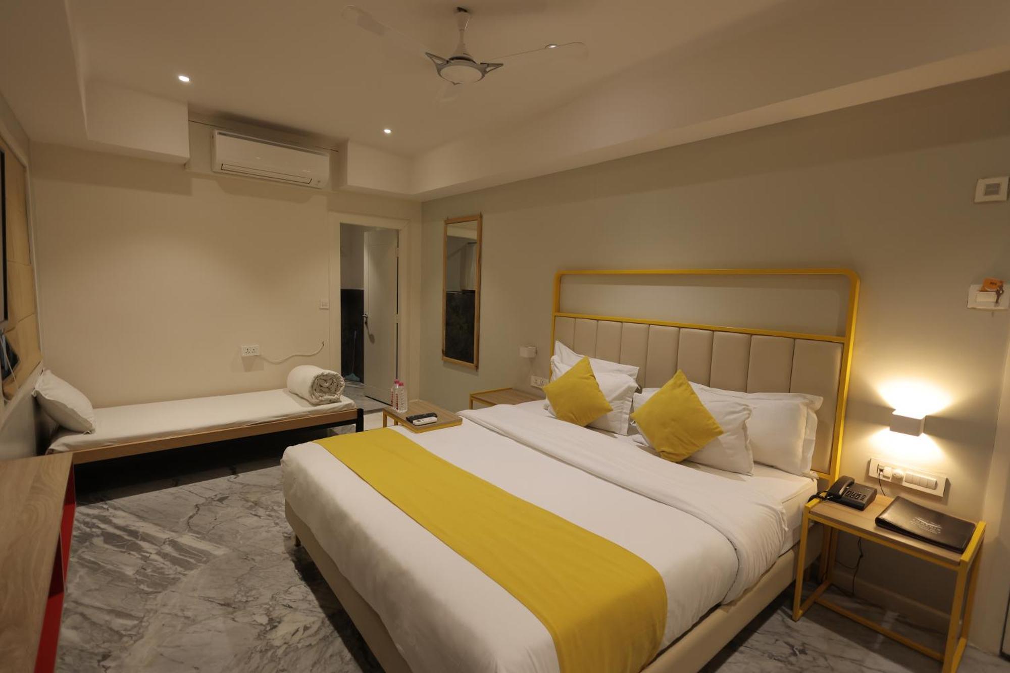 Phoenix - Unmatched Comfort Udaipur Eksteriør bilde